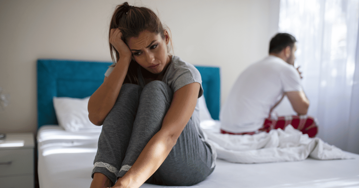 Mænds manglende sexlyst - frustreret par i sengen